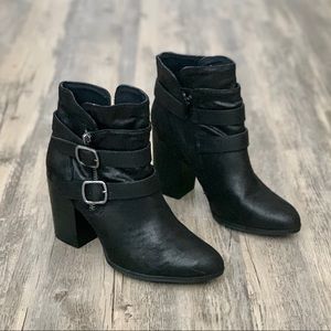 Carlos Santana Black Heeled Faux Leather Booties 9